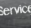 "Service" auf Wandtafel,