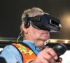 Baggerfahrer mit VR-Brille